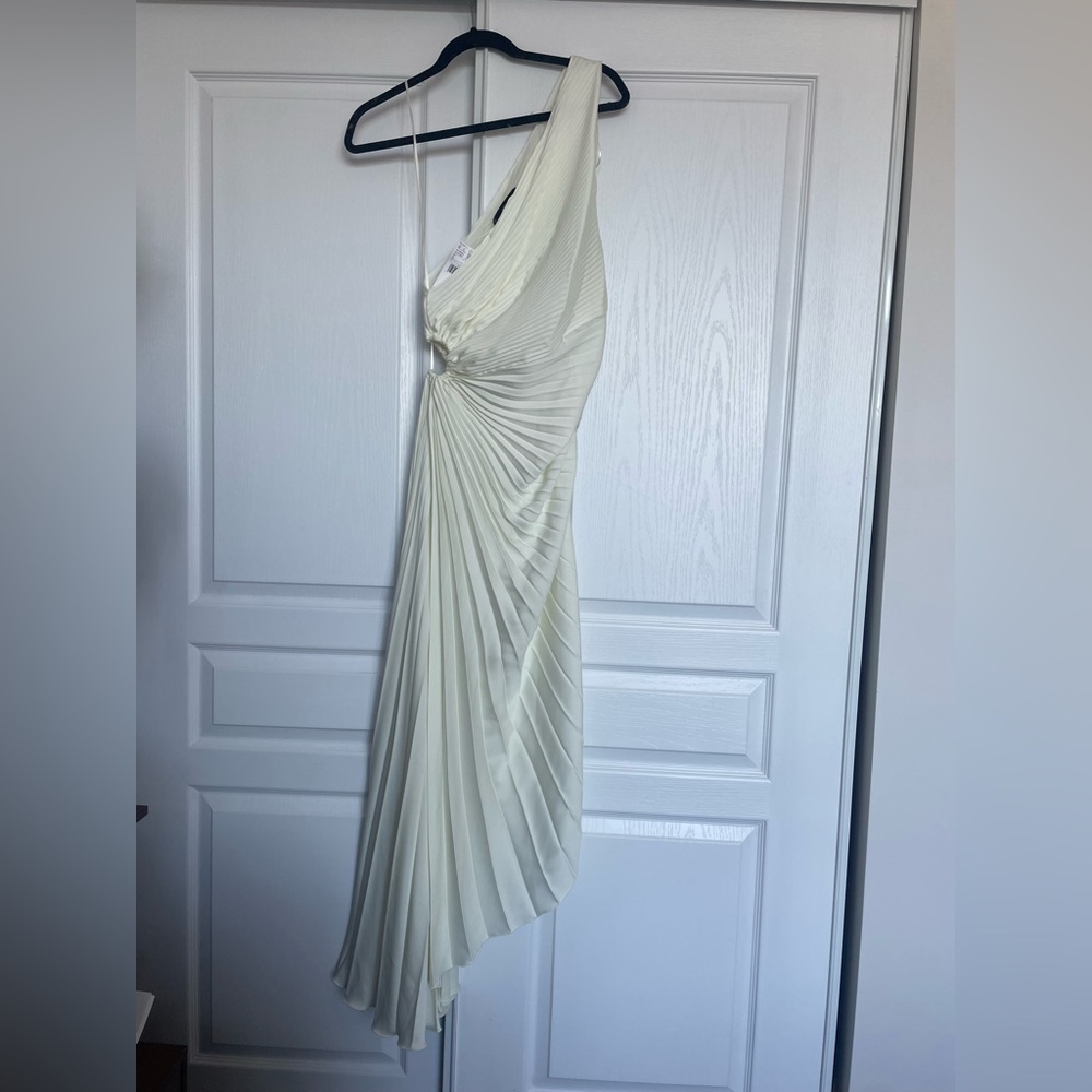 Mango White One-Shoulder Gow
